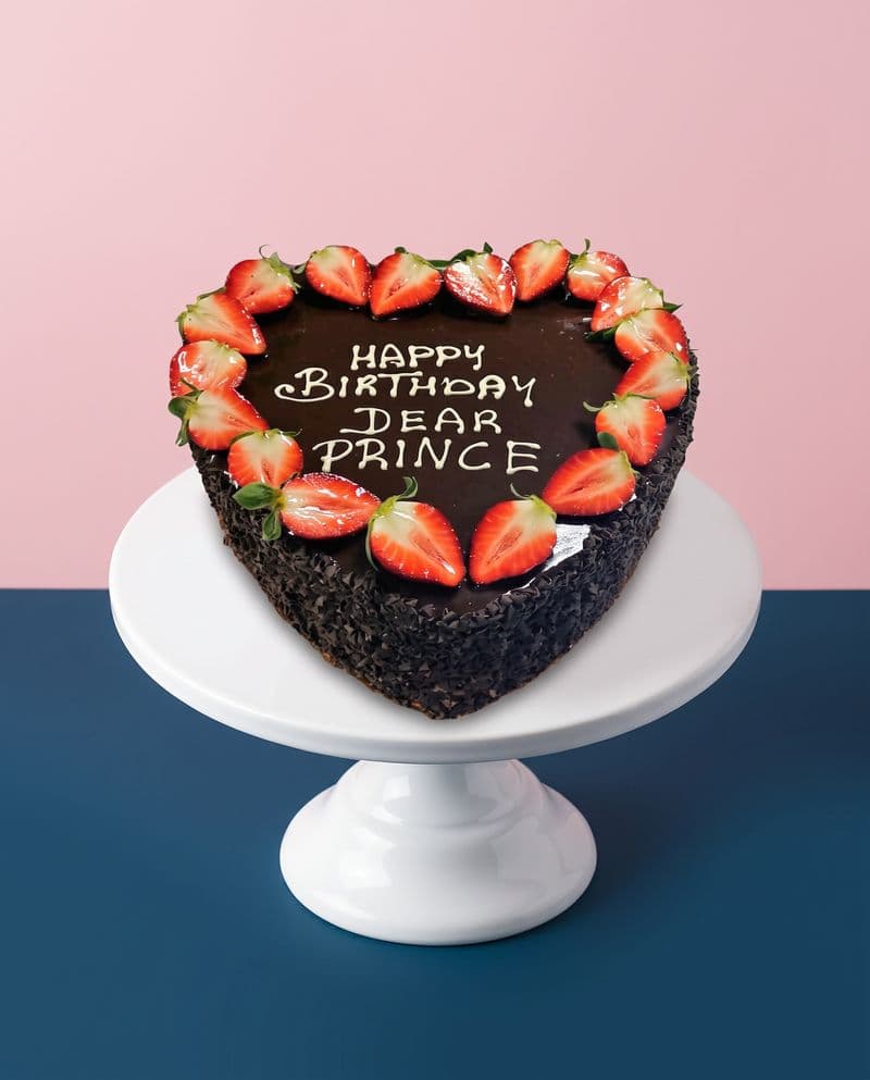 Chocolate Flake Strawberry Heart