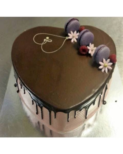 Chocolate Drip Macaron Heart