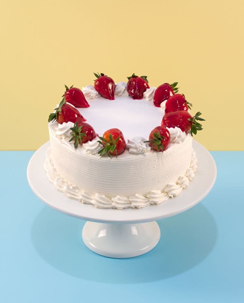 Strawberry & Cream Round Cake